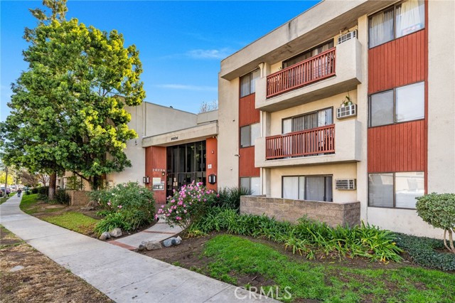 Detail Gallery Image 2 of 24 For 20234 Cantara St #110,  Winnetka,  CA 91306 - 1 Beds | 1 Baths