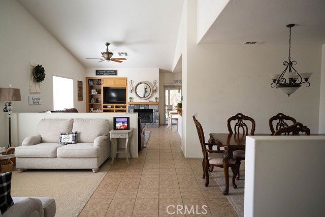 Detail Gallery Image 11 of 31 For 13018 Camden, Victorville,  CA 92392 - 3 Beds | 2/1 Baths