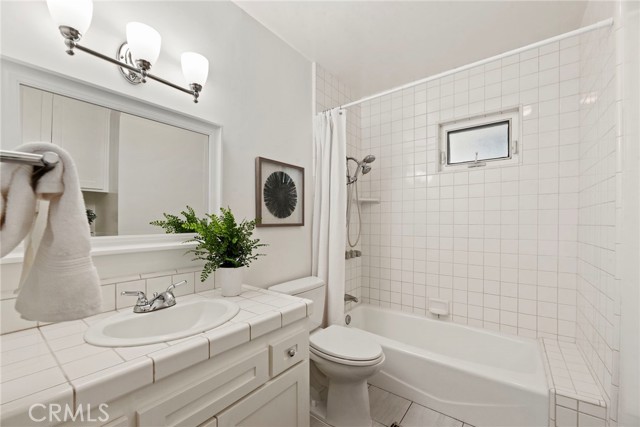 2209 Oak Avenue, Manhattan Beach, California 90266, 3 Bedrooms Bedrooms, ,2 BathroomsBathrooms,Residential,Sold,Oak,SB24014096