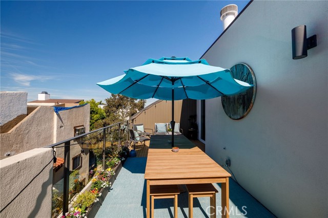 Detail Gallery Image 19 of 38 For 647 2nd, Hermosa Beach,  CA 90254 - 3 Beds | 2/1 Baths