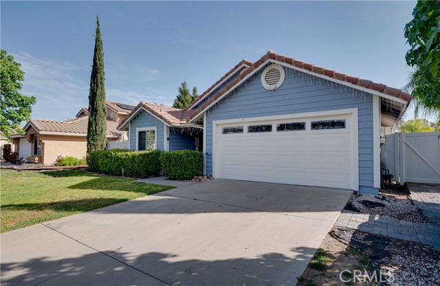 19450 Sweetwood Lane, Lake Elsinore CA: https://media.crmls.org/medias/0e31436d-ffbe-4659-875a-f4e9a720ad88.jpg