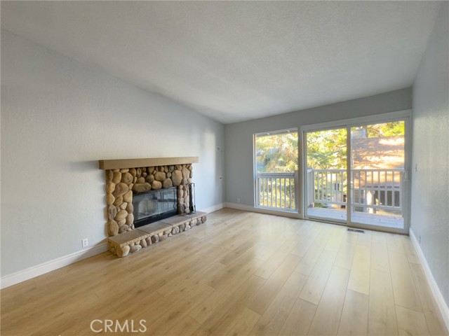 Detail Gallery Image 5 of 8 For 313 Canyon Crest, Lake Arrowhead,  CA 92352 - 3 Beds | 2 Baths