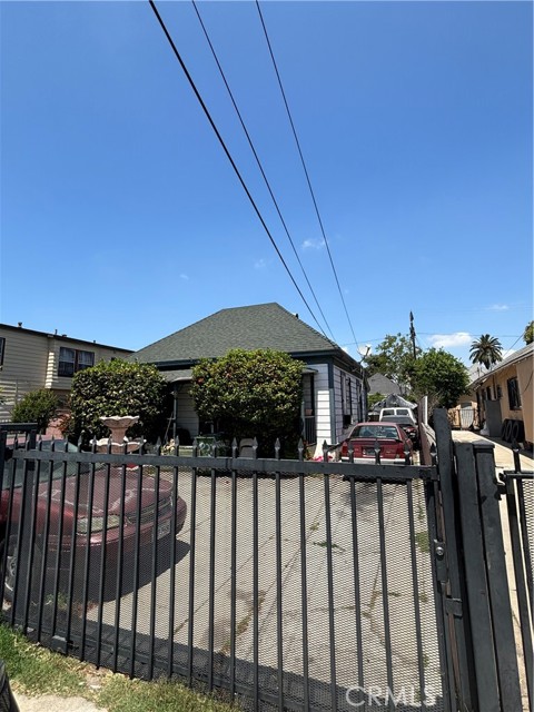 Detail Gallery Image 3 of 16 For 223 E 28th Street, Los Angeles,  CA 90011 - 2 Beds | 1 Baths