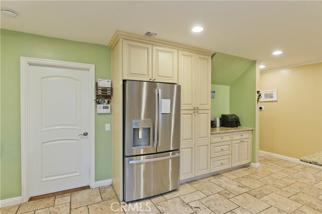 Detail Gallery Image 11 of 22 For 12442 Rye St, Studio City,  CA 91604 - 4 Beds | 2/1 Baths