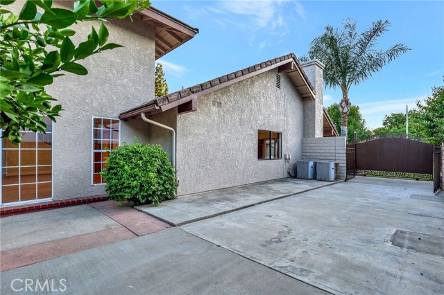 10938 Remmet Avenue, Chatsworth CA: https://media.crmls.org/medias/0e33686c-b405-4b7d-b24f-2a6cabe2d658.jpg