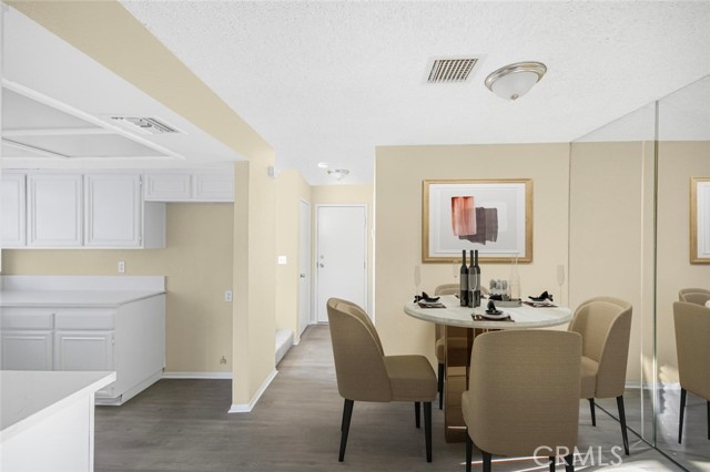 Detail Gallery Image 3 of 21 For 429 W Avenue J5 #4,  Lancaster,  CA 93534 - 2 Beds | 2/1 Baths