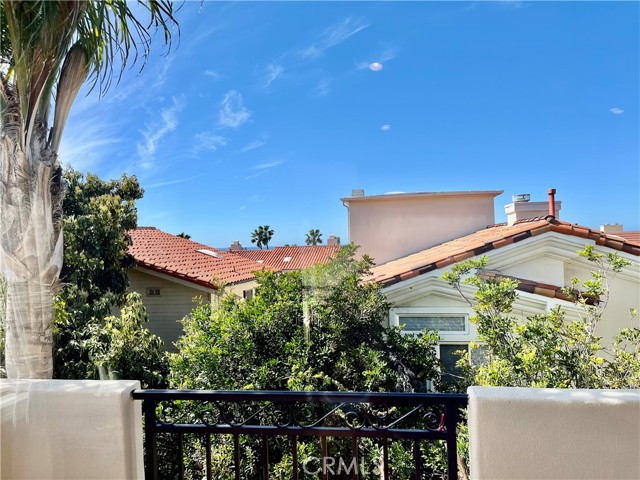 Detail Gallery Image 23 of 65 For 227 S Helberta Ave #B,  Redondo Beach,  CA 90277 - 4 Beds | 3/1 Baths