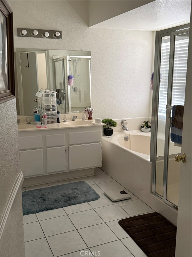 https://media.crmls.org/medias/0e355f62-4ab0-4624-9d5d-8e38bfc6dd32.jpg?preset=X-Large