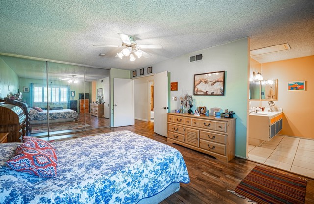 9739 Reseda Boulevard, Northridge CA: https://media.crmls.org/medias/0e35af32-c7ca-42ce-986c-0b35bdb00d65.jpg