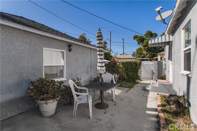 Detail Gallery Image 12 of 28 For 1329 -1331 N Screenland Dr #1329-1331,  Burbank,  CA 91505 - 4 Beds | 2 Baths