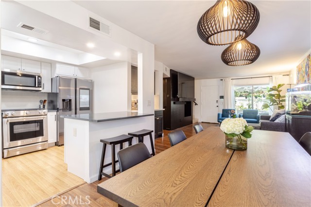 Detail Gallery Image 1 of 1 For 19018 Sherman Way #104,  Reseda,  CA 91335 - 2 Beds | 2/1 Baths