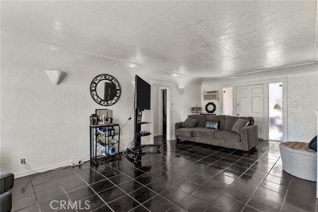 Detail Gallery Image 11 of 26 For 1521 Helen Dr, Los Angeles,  CA 90063 - 2 Beds | 1 Baths