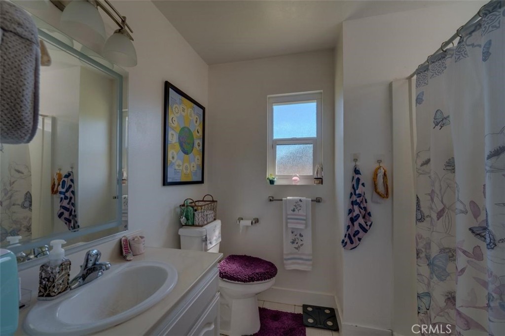 https://media.crmls.org/medias/0e371810-1d31-4bd4-bc6e-3e692716dc5c.jpg?preset=X-Large