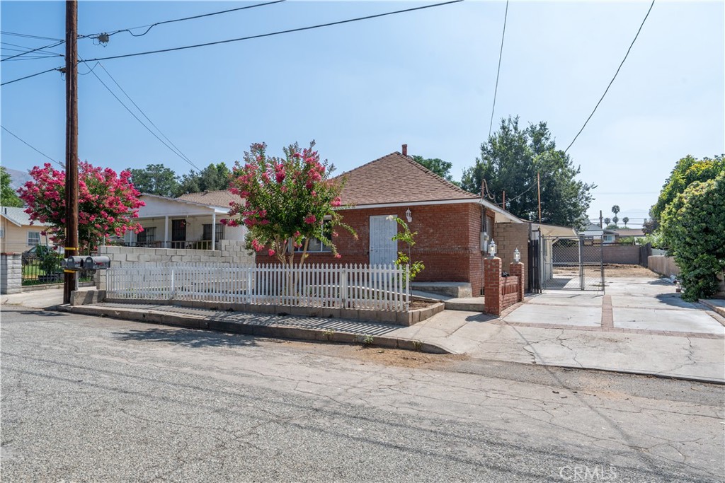 2123 La Verne Avenue