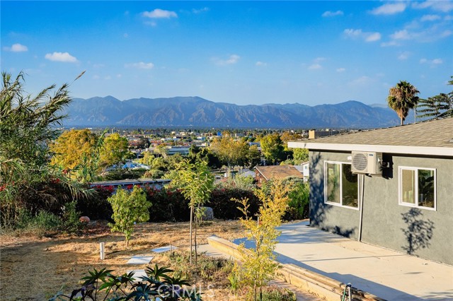304 W Graves Avenue, Monterey Park CA: https://media.crmls.org/medias/0e37edb6-2a9f-4acb-9a18-678bb88b7d63.jpg