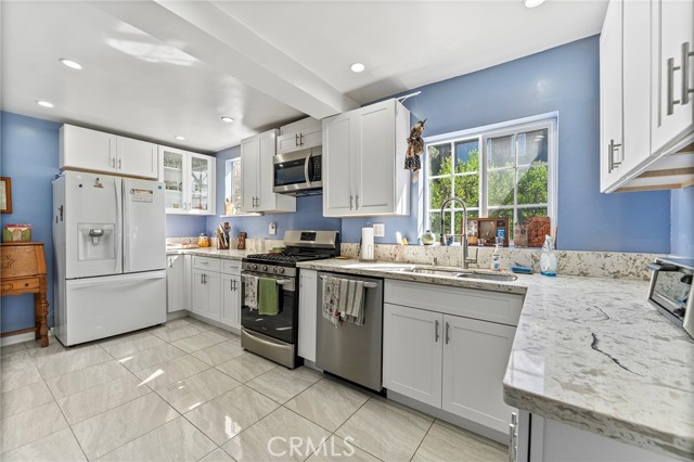 Detail Gallery Image 11 of 28 For 2042 Rome, Los Angeles,  CA 90065 - 3 Beds | 2/1 Baths