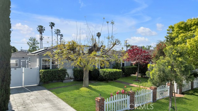 6507 Gentry Avenue, North Hollywood CA: https://media.crmls.org/medias/0e385693-f653-42a5-bd40-9a47c7d46ebe.jpg