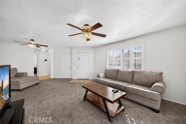 Detail Gallery Image 9 of 32 For 11620 Locust, Apple Valley,  CA 92308 - 2 Beds | 2 Baths