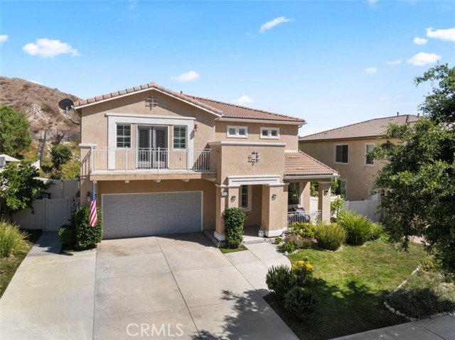 Detail Gallery Image 2 of 63 For 15520 Megan Dr, Canyon Country,  CA 91387 - 5 Beds | 4 Baths