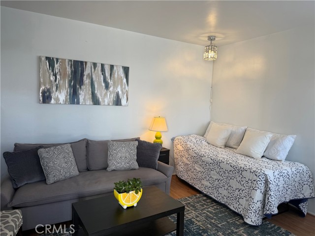 504 1/2 Marigold, Corona del Mar CA: https://media.crmls.org/medias/0e38a480-aaa9-400c-a5e6-1655d5a0e005.jpg