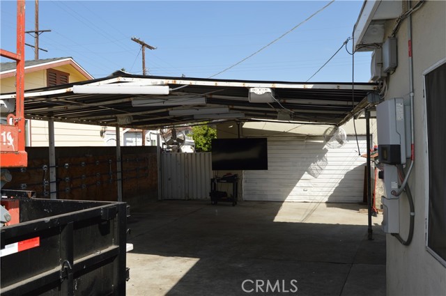 13104 Hoyt Street, Pacoima CA: https://media.crmls.org/medias/0e38c8d7-2158-463a-bc5d-b35f4150d799.jpg