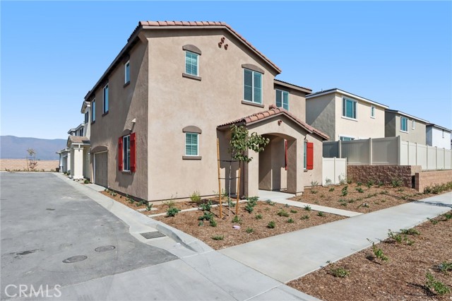 1110 Tropic Court, Redlands CA: https://media.crmls.org/medias/0e395d3d-f2a5-42d5-987f-82b16df66876.jpg