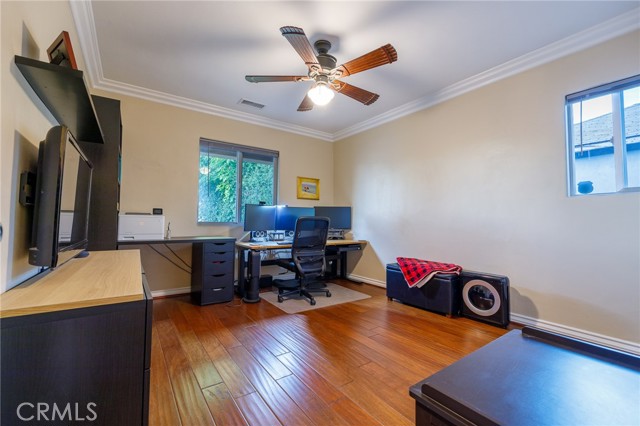 Detail Gallery Image 11 of 15 For 17726 Martha St., Encino,  CA 91316 - 3 Beds | 2 Baths