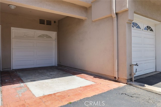 606 Lake Street, Huntington Beach CA: https://media.crmls.org/medias/0e3a7494-2c05-4a93-b324-56e638b7ddce.jpg