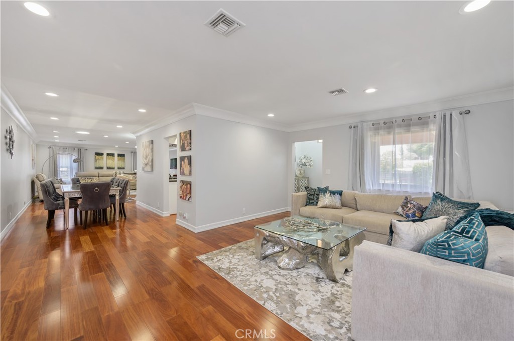 5345 Fallbrook Avenue