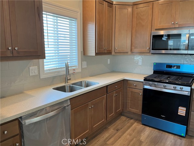 301 E Foothill Boulevard, Pomona CA: https://media.crmls.org/medias/0e3c4a59-42fe-451e-acb6-ece8517637a8.jpg