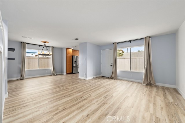 Detail Gallery Image 3 of 34 For 431 W Bay St #S,  Costa Mesa,  CA 92627 - 3 Beds | 2/1 Baths