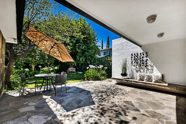 5217 Canoga Avenue, Woodland Hills CA: https://media.crmls.org/medias/0e3ca915-a2ad-4b5e-8ba4-ffe9999ae2bb.jpg