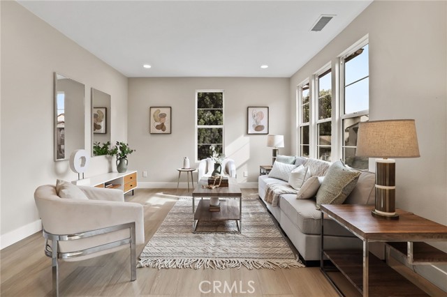 Detail Gallery Image 2 of 59 For 302 Tall Oak, Irvine,  CA 92603 - 3 Beds | 3/1 Baths