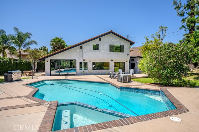 2305 Henrietta Avenue, La Crescenta CA: https://media.crmls.org/medias/0e3d33a2-fc0f-4af9-9633-14a00516d2ae.jpg