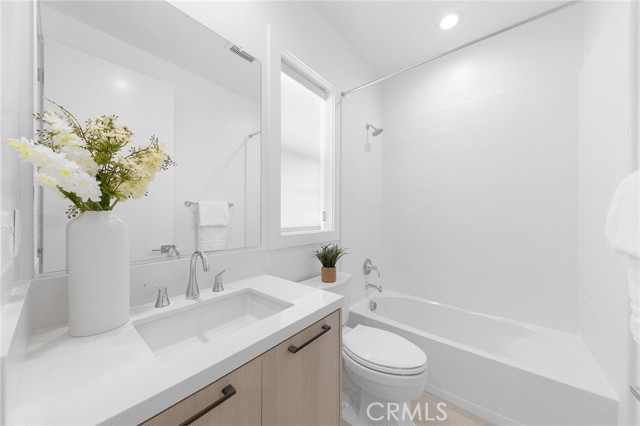 131 Bear Leaf Drive, Lake Forest CA: https://media.crmls.org/medias/0e3d70ed-51f4-44db-8143-390c3af52b84.jpg