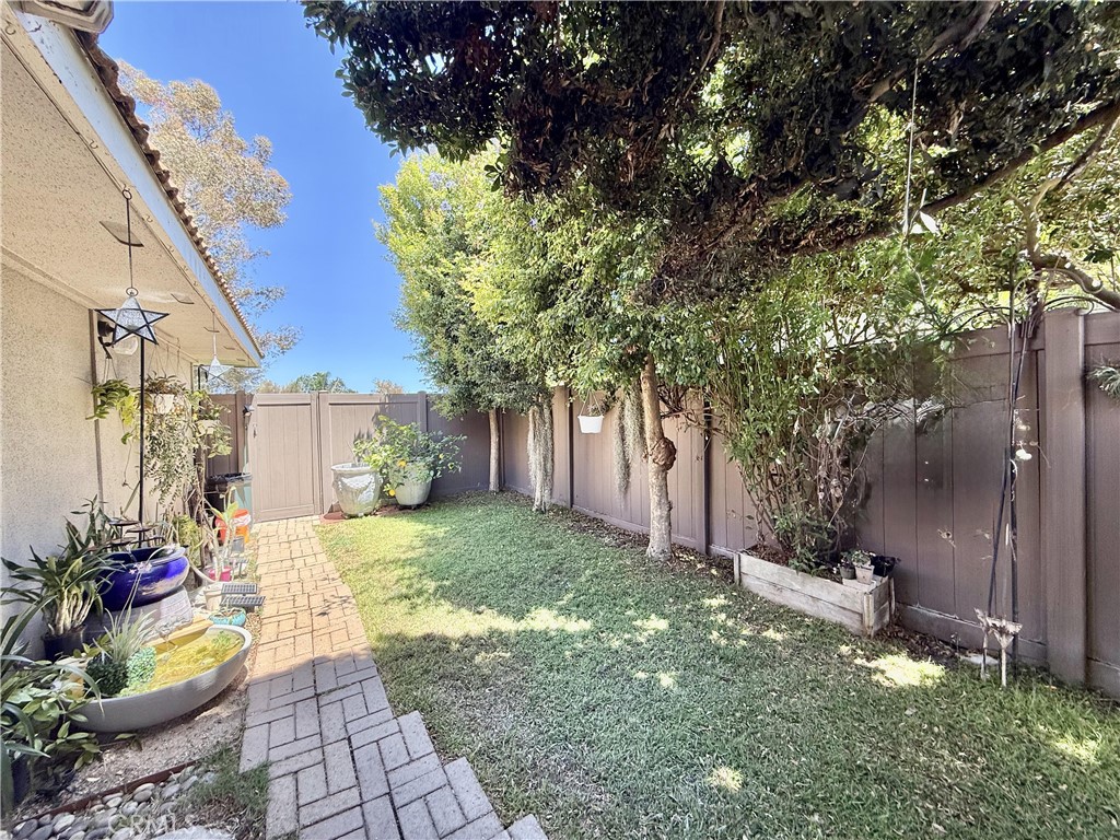 https://media.crmls.org/medias/0e3de25b-7136-4f3e-b6a9-14c7be65b871.jpg?preset=X-Large