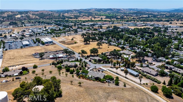 98 Nutwood Circle, Paso Robles CA: https://media.crmls.org/medias/0e3ec166-98a9-4267-998e-1550716f9370.jpg