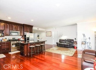 Detail Gallery Image 4 of 11 For 926 S Mahattan Pl #302,  Los Angeles,  CA 90019 - 3 Beds | 2 Baths