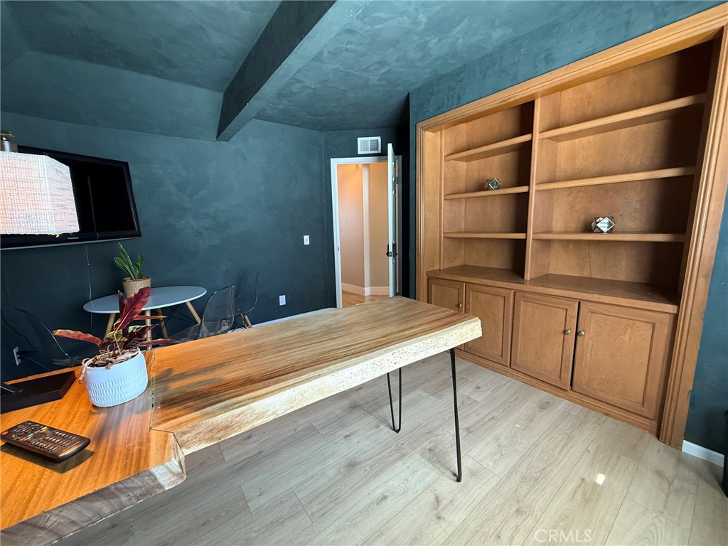 https://media.crmls.org/medias/0e3f77b1-466c-4155-98ab-824933d9abab.jpg?preset=X-Large