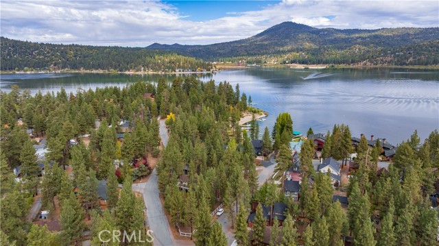 195 Elgin Boulevard, Big Bear Lake CA: https://media.crmls.org/medias/0e3f8fc2-4c61-47ce-a290-1e71e066be19.jpg