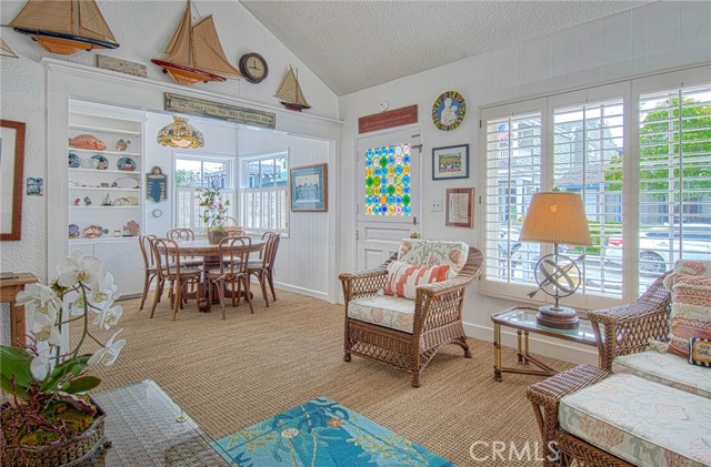 Detail Gallery Image 3 of 15 For 209 Agate, Newport Beach,  CA 92662 - 3 Beds | 2 Baths