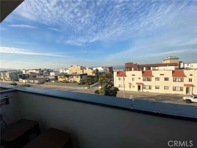 404 Hermosa Avenue, Hermosa Beach, California 90254, 2 Bedrooms Bedrooms, ,1 BathroomBathrooms,Residential,Sold,Hermosa,SB22011460