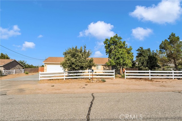 Detail Gallery Image 3 of 30 For 8951 Grapefruit Ave, Hesperia,  CA 92345 - 3 Beds | 2 Baths