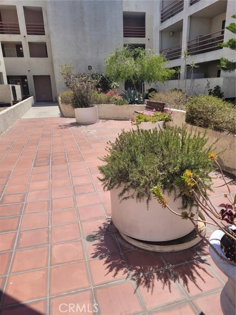 1118 Valencia Street, Los Angeles CA: https://media.crmls.org/medias/0e417b9b-3c72-4d57-984d-ee4d5873f8f9.jpg