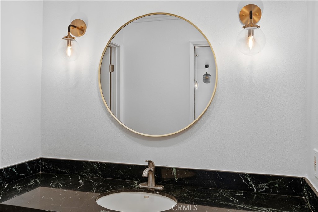 https://media.crmls.org/medias/0e41990e-c7b9-4df5-b021-b8b5d5261f9f.jpg?preset=X-Large