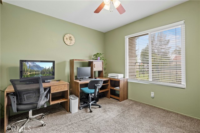 Detail Gallery Image 18 of 32 For 28004 Lakehurst Ave, Canyon Country,  CA 91351 - 4 Beds | 2 Baths