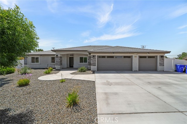 Detail Gallery Image 1 of 1 For 19601 Yanan Rd, Apple Valley,  CA 92307 - 4 Beds | 2/1 Baths