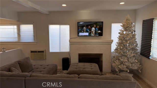 Detail Gallery Image 5 of 11 For 2829 S Rimpau, Los Angeles,  CA 90016 - 4 Beds | 2 Baths