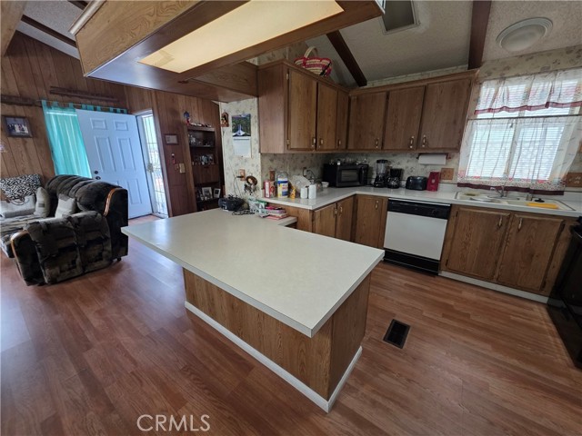 Detail Gallery Image 6 of 15 For 23701 S Western Ave #203,  Torrance,  CA 90501 - 2 Beds | 2 Baths