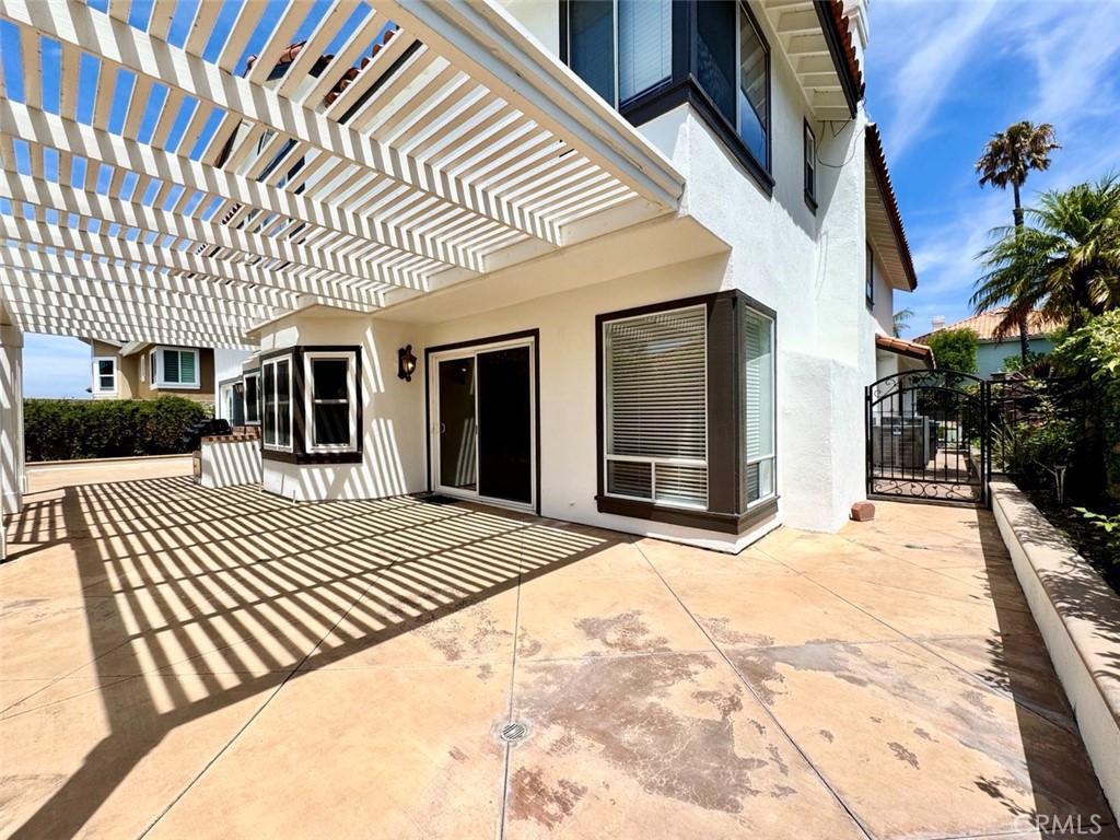 https://media.crmls.org/medias/0e435061-2479-4c63-9961-9aafcbae44a6.jpg?preset=X-Large